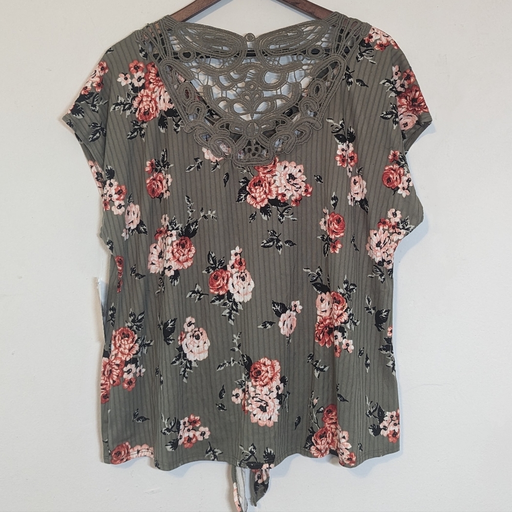 Floral Tie Front Top - Picture 2 of 4